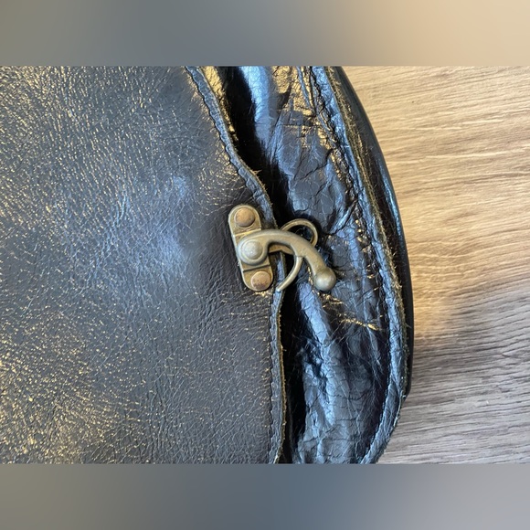 Hand made leather cross body bag - Picture 2 of 6